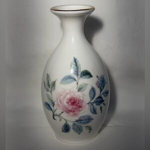 Vintage Wedgwood bone china bud vase discontinued "Mist Rose" pattern, England